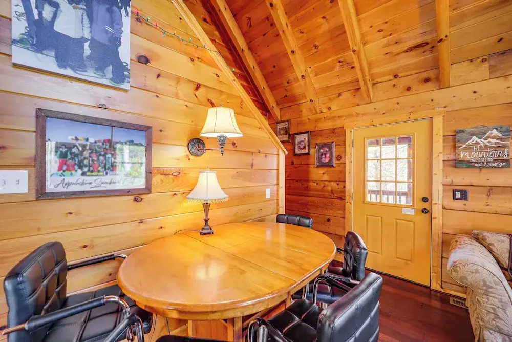 Cozy Family Cabin w/ Hot Tub - 10 Mi to App State!