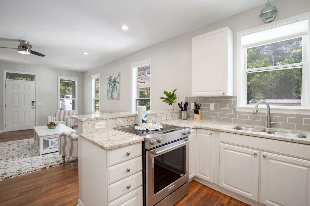 Beachwave Bungalow by Avantstay Pet Friendly, Close to Beach!
