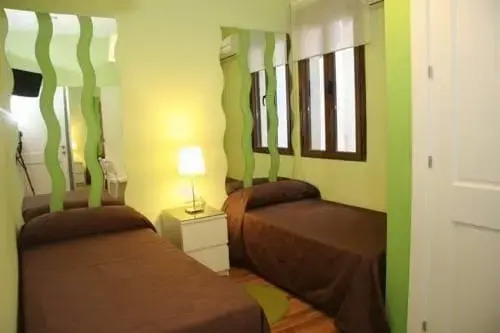 Room Pride Hostal