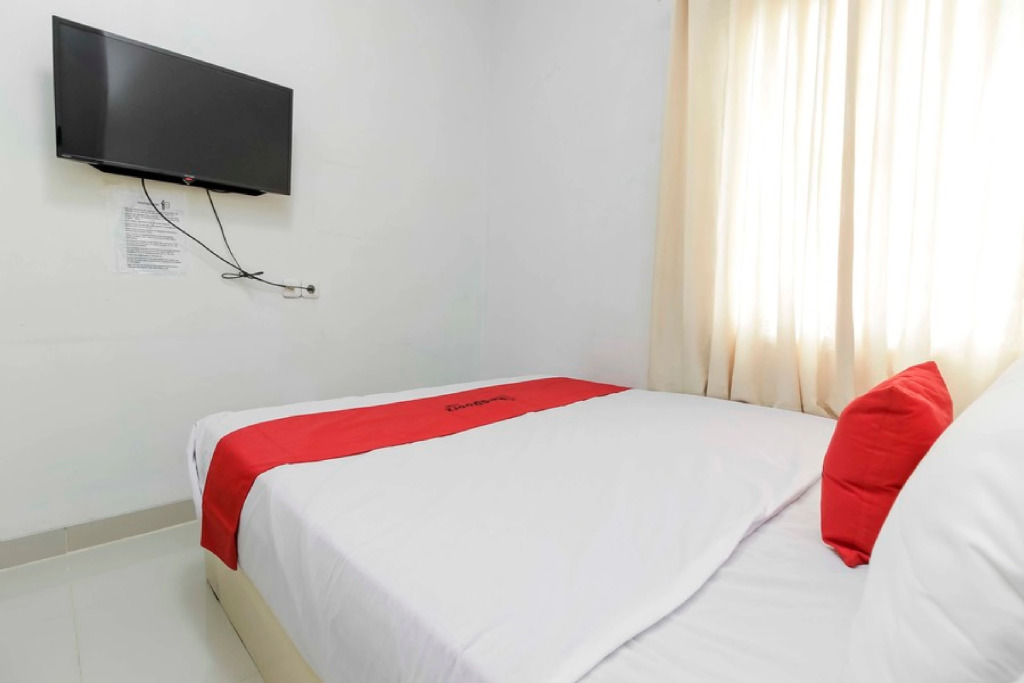 RedDoorz near Siloam Hospital Palembang