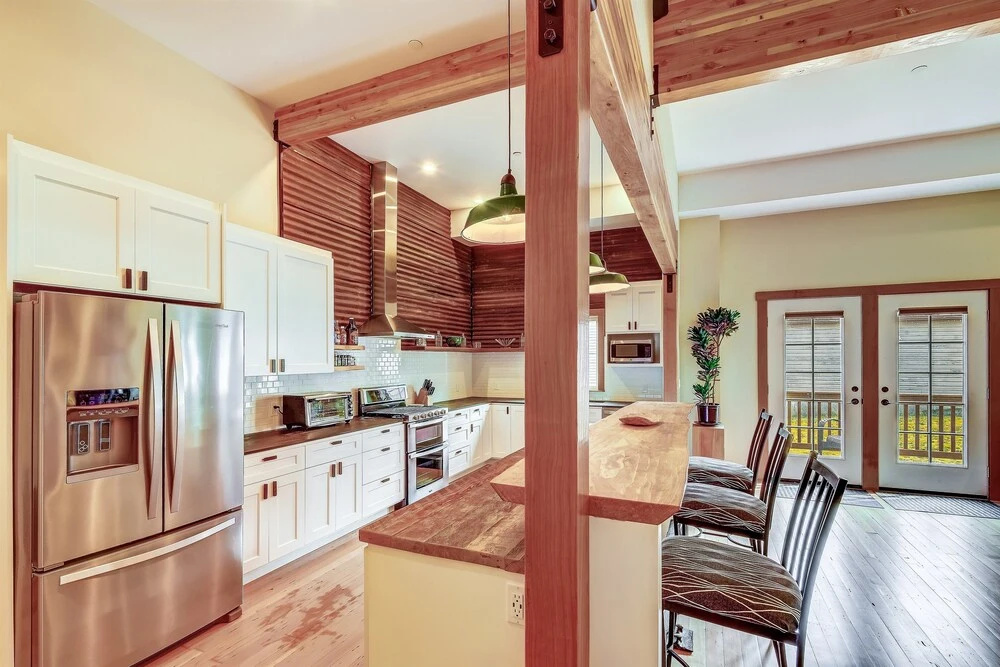 Onemish Lodge - Five Bedroom Home with Mountain View