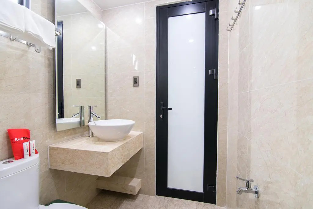 RedDoorz Plus @ Nguyen Trai Street