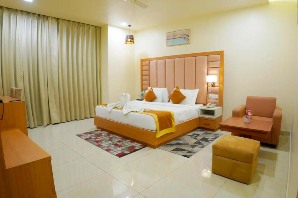 Hotel Cheer Royale