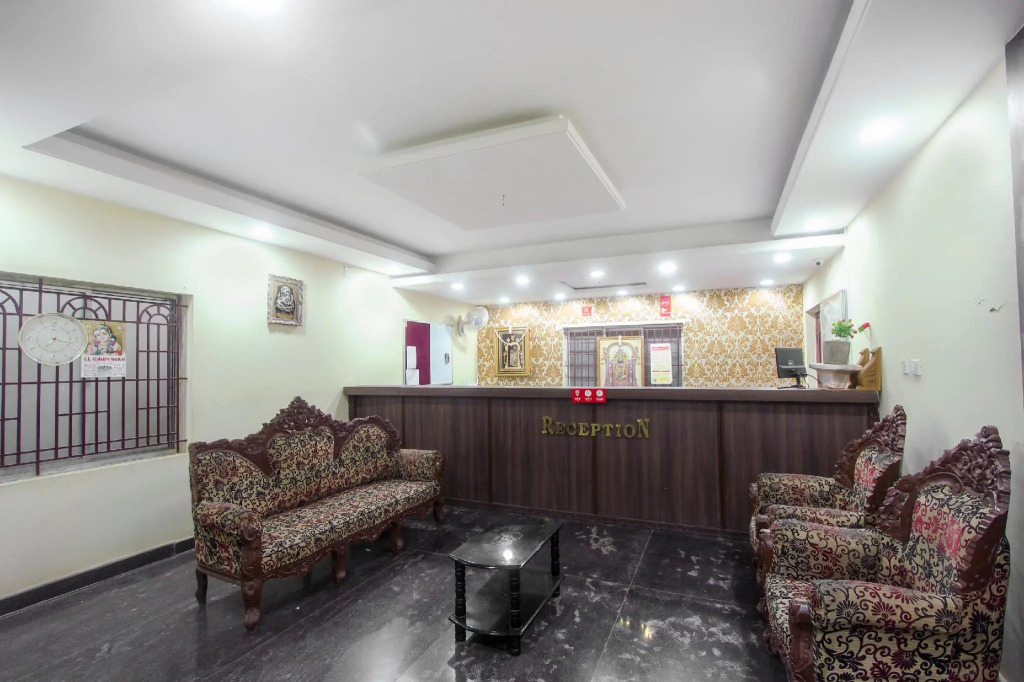 OYO Flagship 76906 Damodar Inn