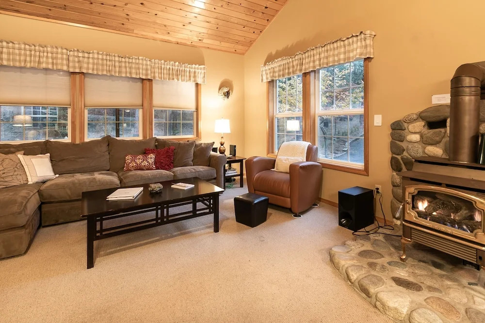 Bjork Creek Cabin Apartment 3 NW Comfy Cabins