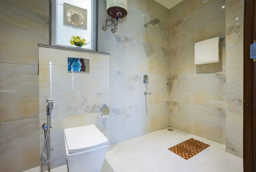 Alaya Stays BYDM The Sky Heaven - 4 BHK Penthouse 15 Min from Triveni Ghat With Balcony & Lift