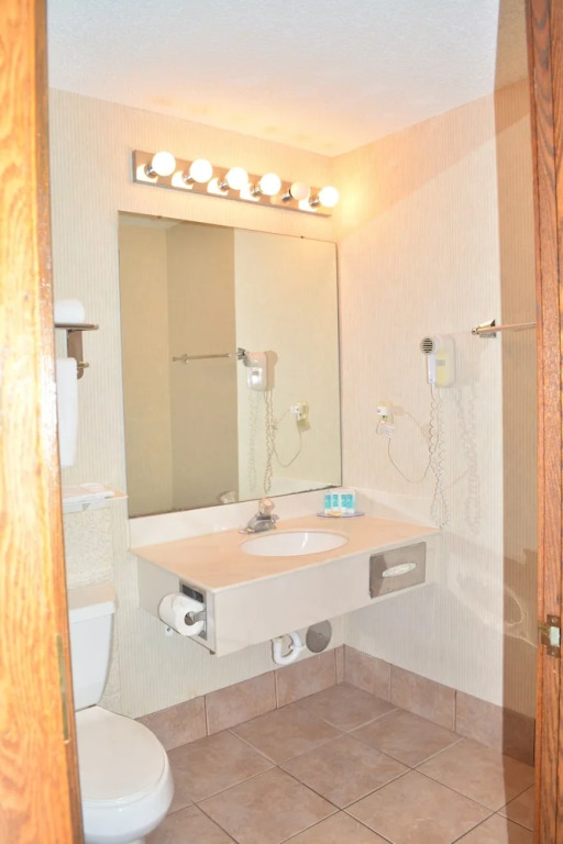 Elk Grove Hotel