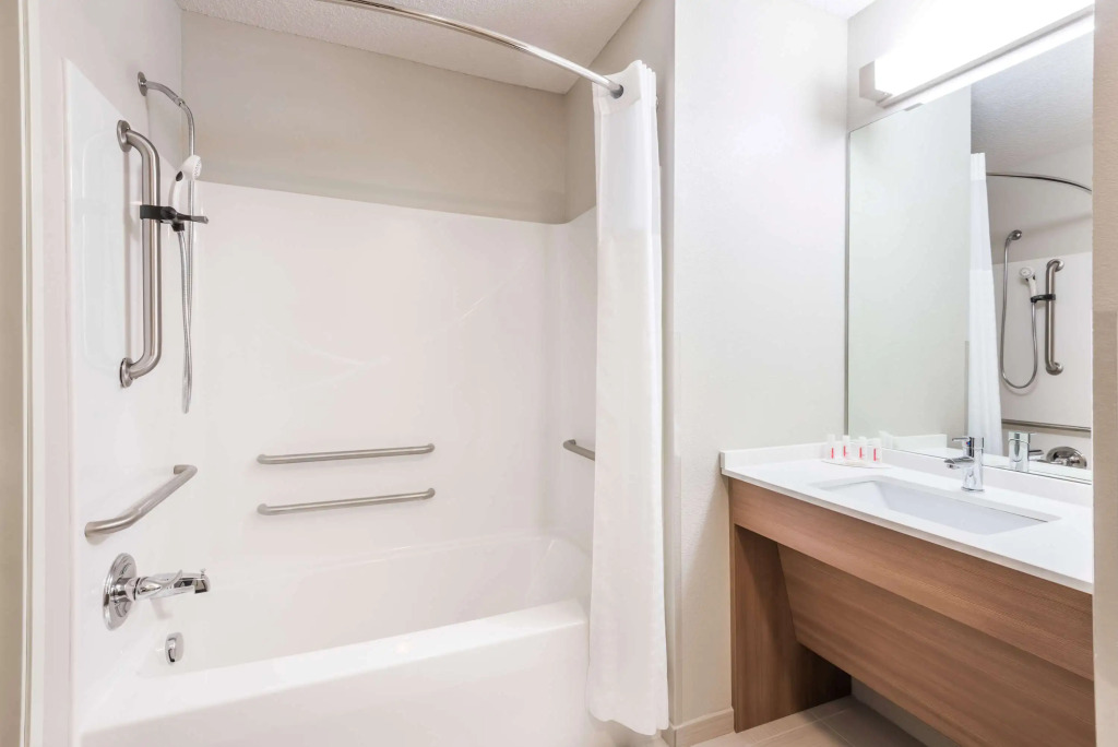 Microtel Inn & Suites by Wyndham New Martinsville
