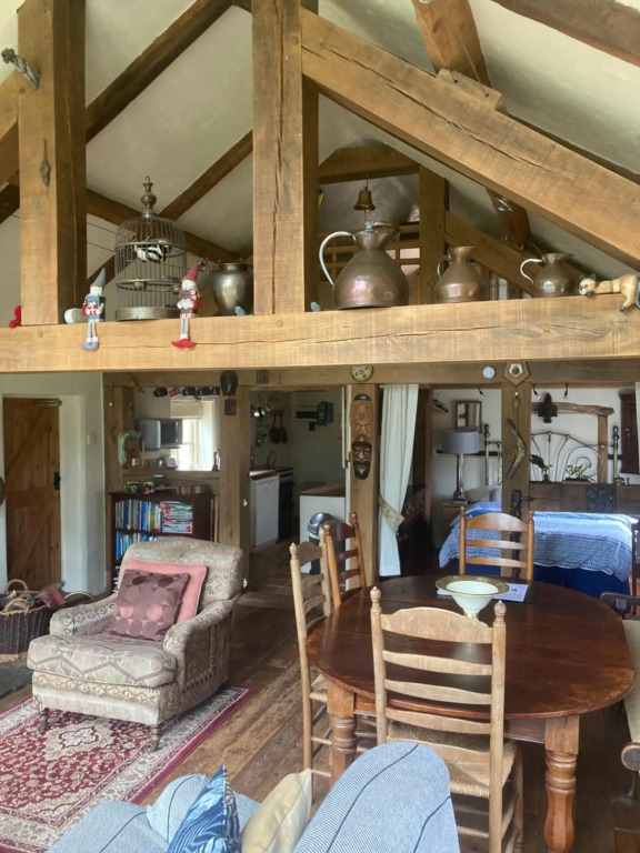 Little Pentre Barn with seasonal Swimming Pool