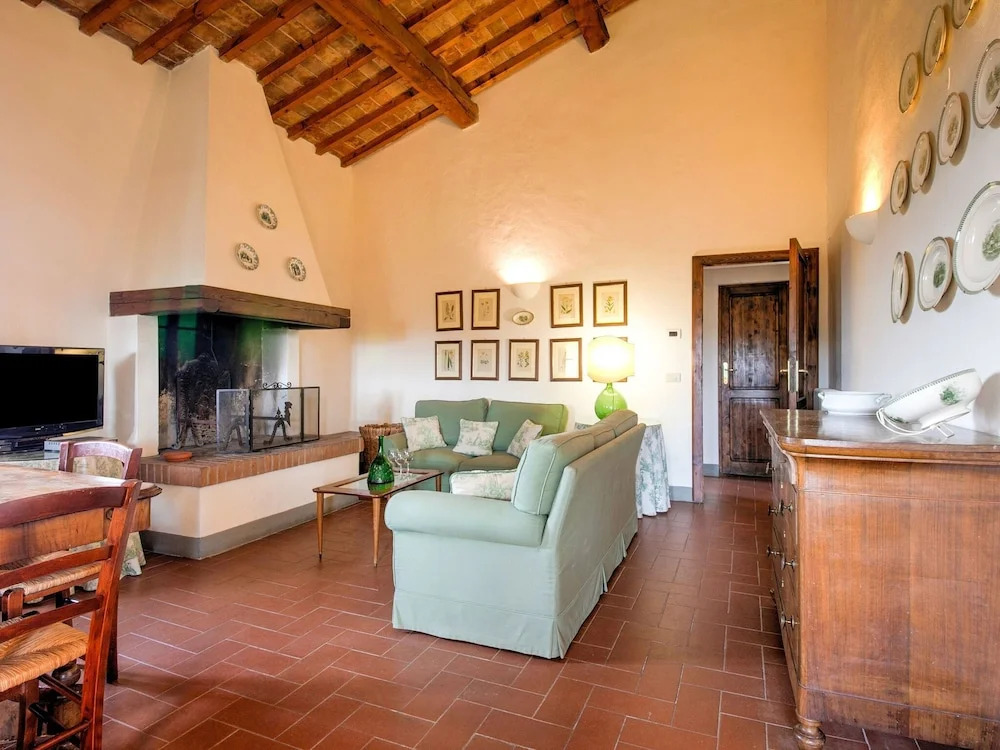 Luxurious Farmhouse in Capannoli With Pool