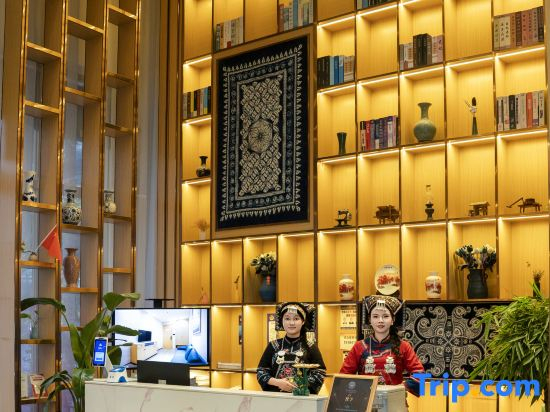 Buluotuo Buyi Cultural Theme Hotel