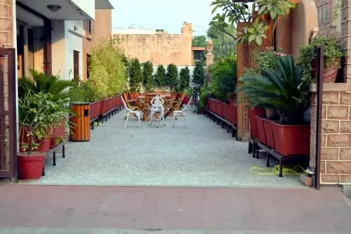 OYO Rooms Umed Club Road Rai Ka Bagh