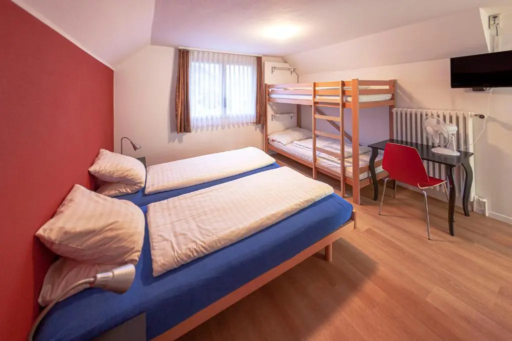 Hirschen Backpacker-Hotel & Pub