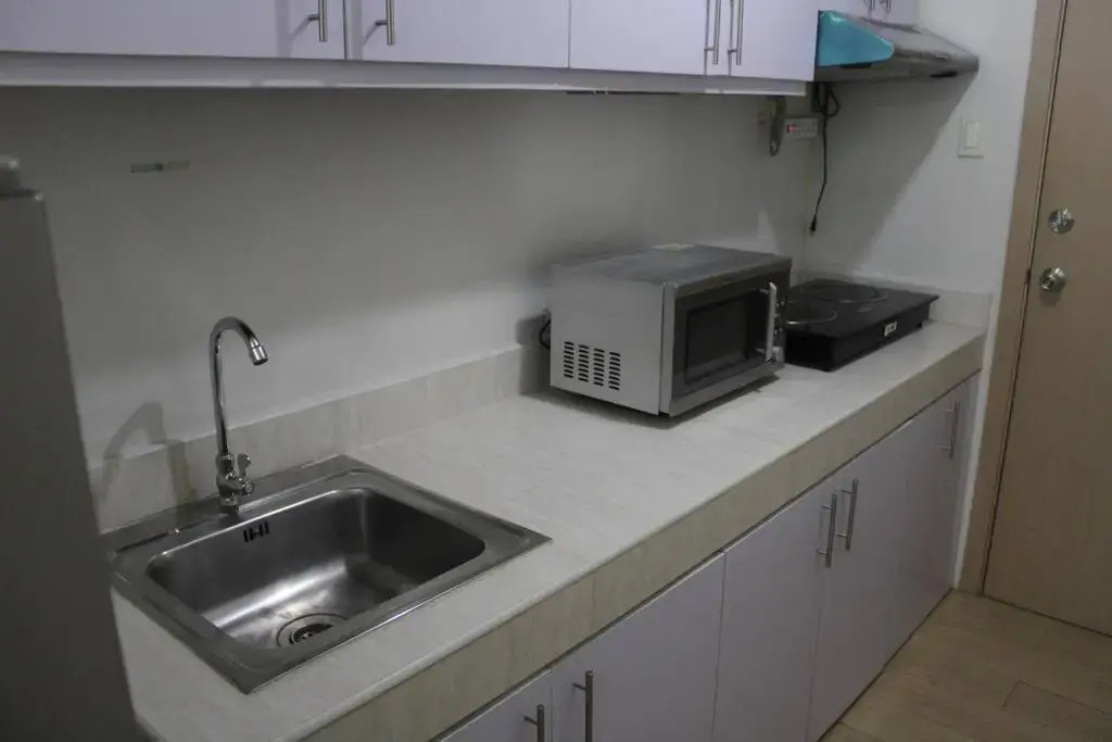 Huge A2J Executive Luxury 1BR Suite Near ABS CBN
