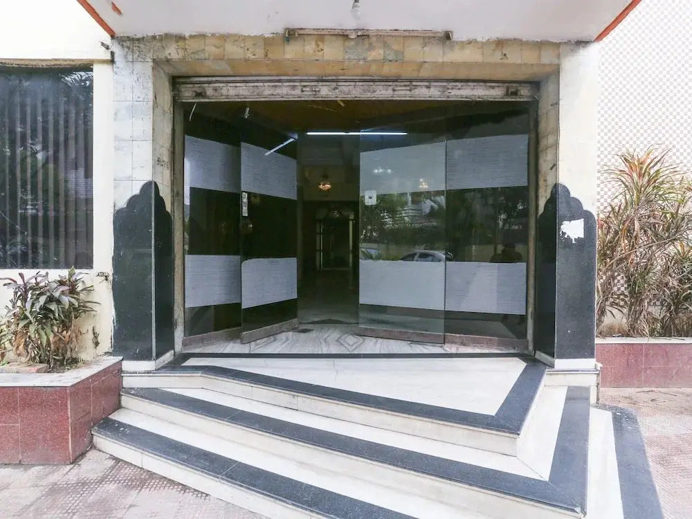 Hotel Rajmahal Inn By OYO Rooms