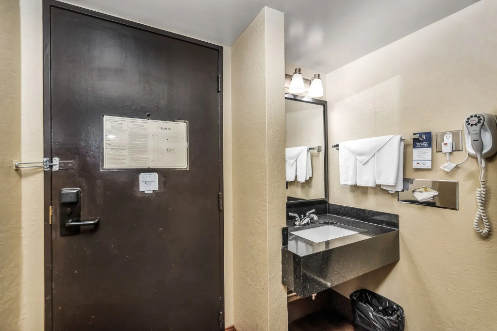 Seven Oaks Hotel Regina, SureStay Collection by Best Western