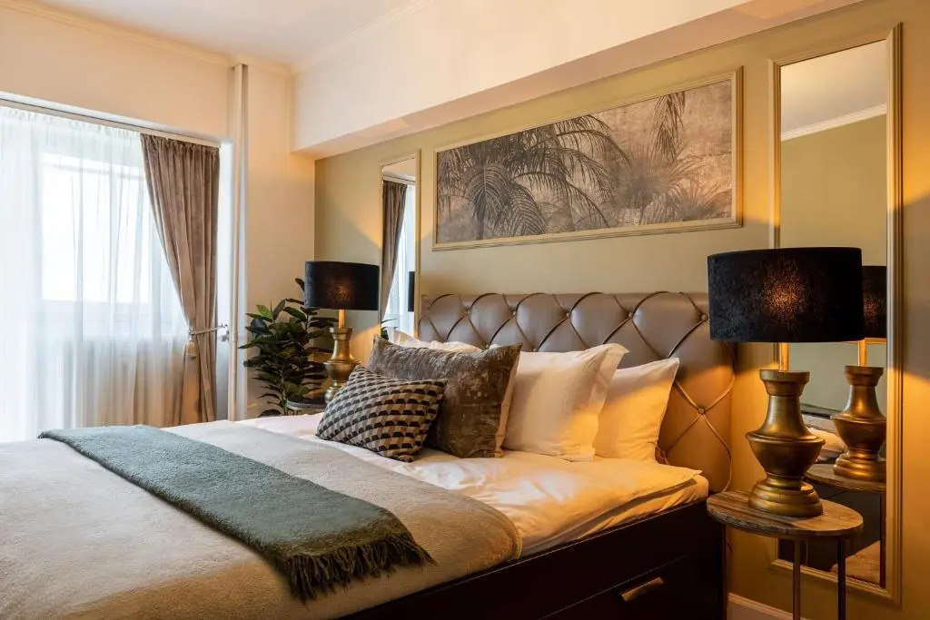 Views of Palace of the Parliament 3BR Safari Design