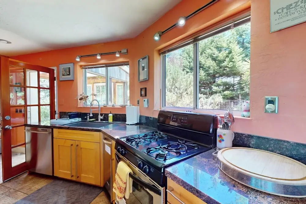 4BR Dog-friendly House w/ Ocean View