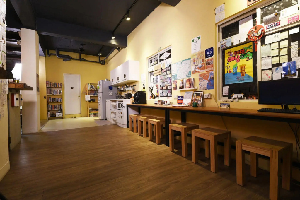 Flip Flop Hostel - Main Station
