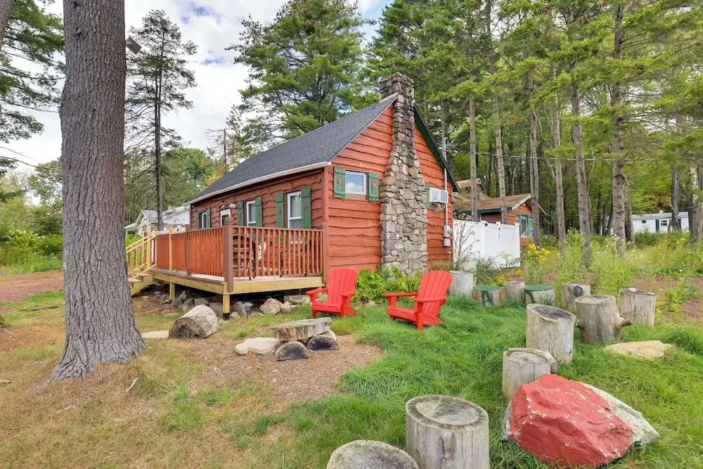 Easy Interstate Access: Original Poconos Log Cabin