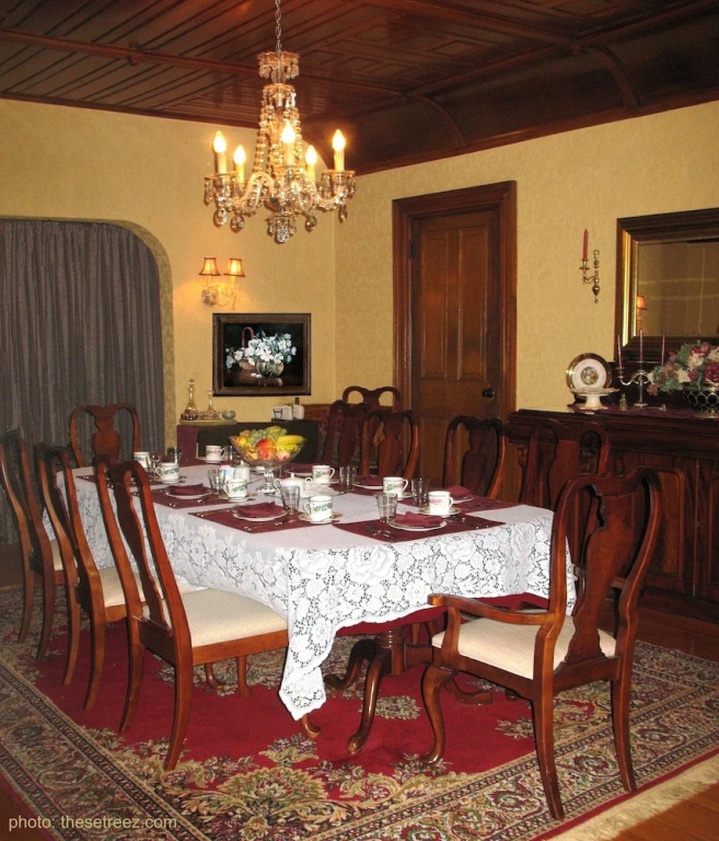 Cottage on Caledonia Bed & Breakfast