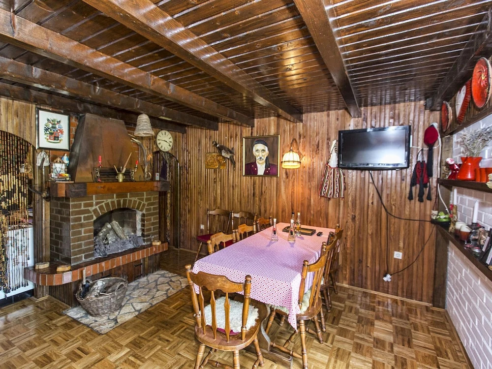 Rural House With Splendid Mountains View, 2 Terraces, Nice Veranda Lovely Garden