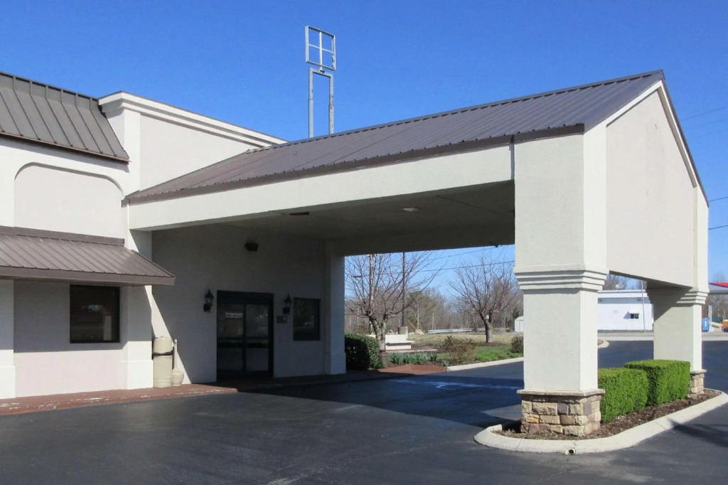 Super 8 by Wyndham Manchester TN