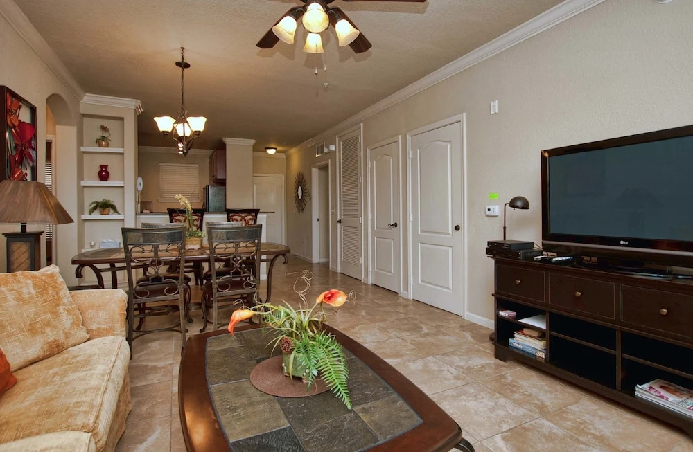Bella Piazza - 4 Bedrooms Condo-4352BP