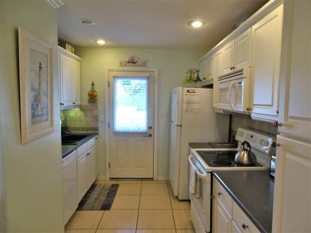 Sunset Royale - 212 2 Bedrooms 2 Bathrooms Apts
