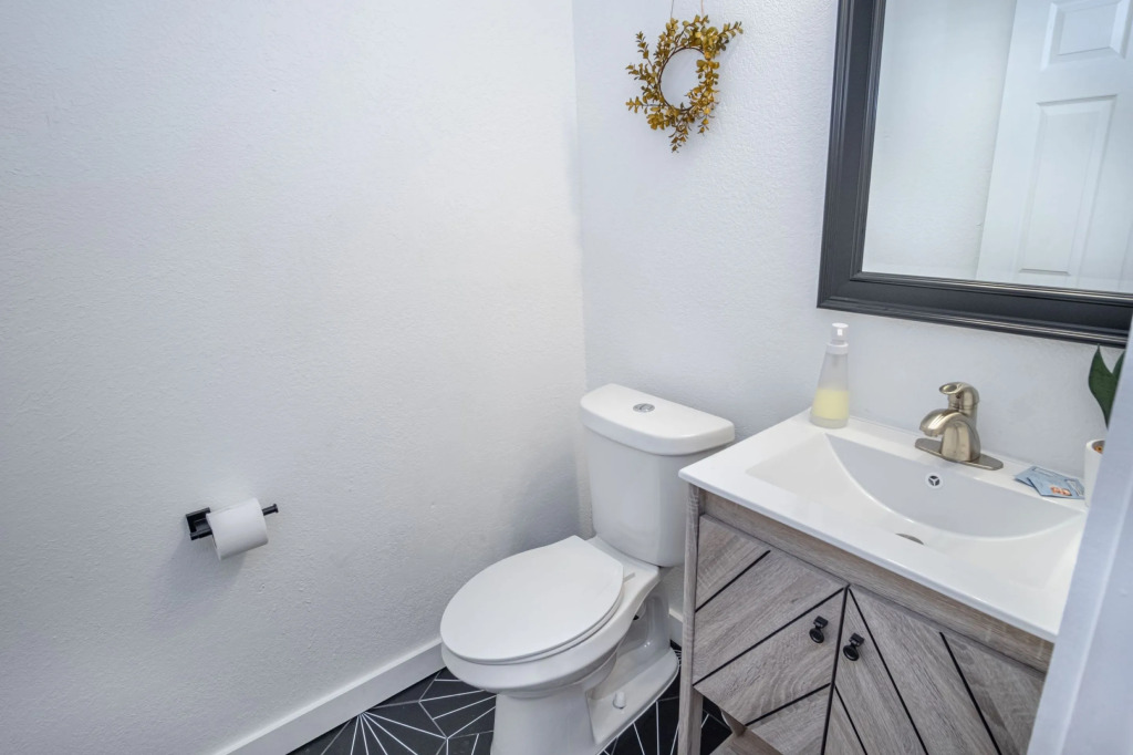 5BR/4BA House Sleeps 20 Downtown