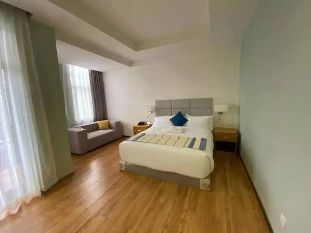 Averi Hotel