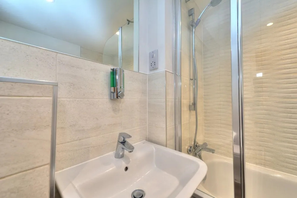 Executive Oakgrove Apartment