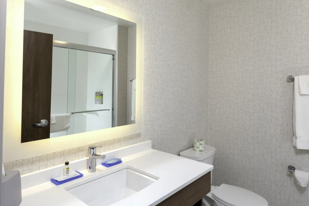 Holiday Inn Express & Suites Phoenix East - Gilbert by IHG