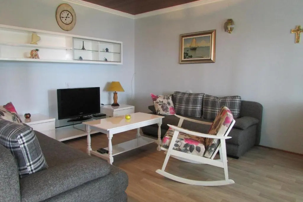 Holiday House Susac