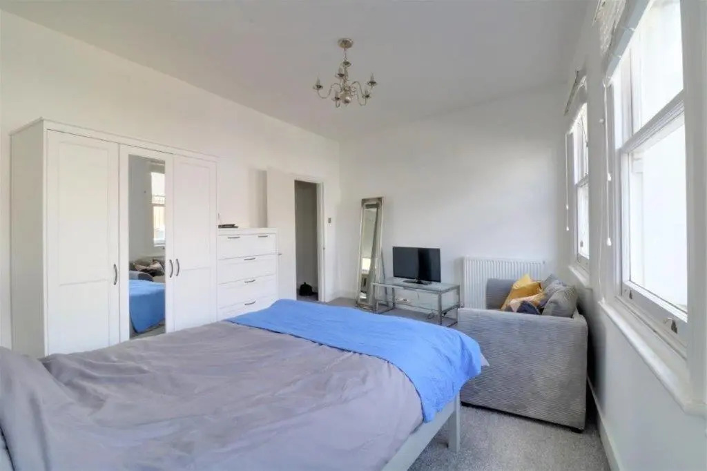 Replingham Road Apartment
