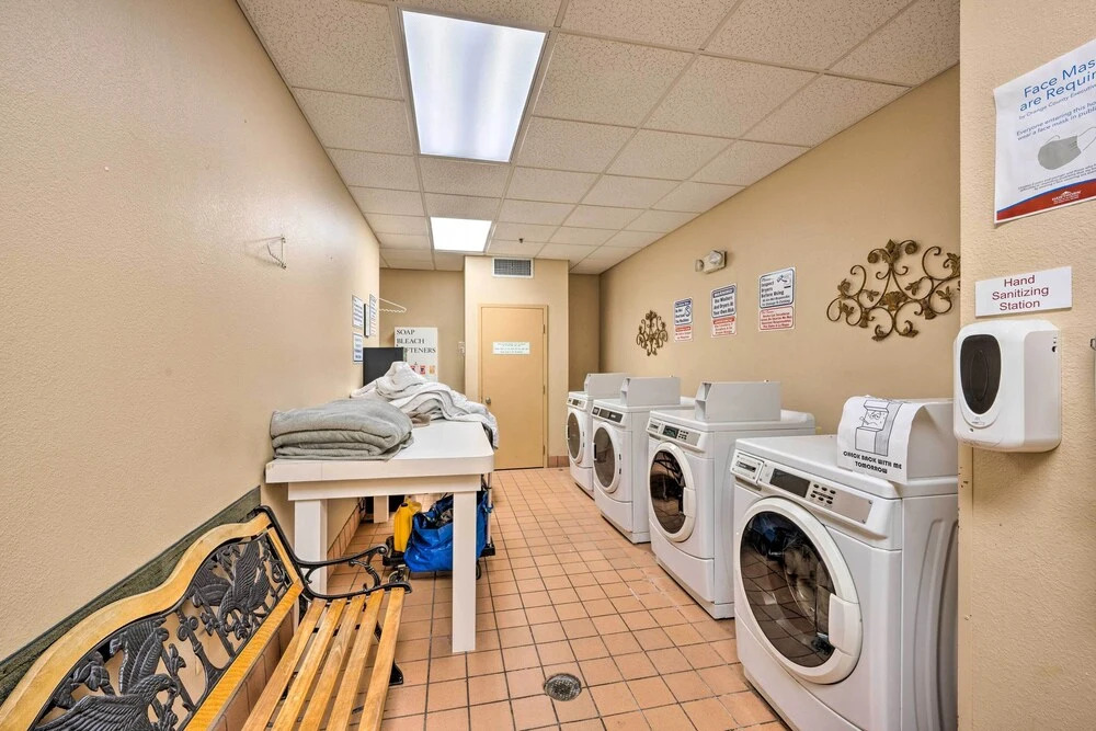 Orlando Family Condo ~ 9 Mi to Magic Kingdom!