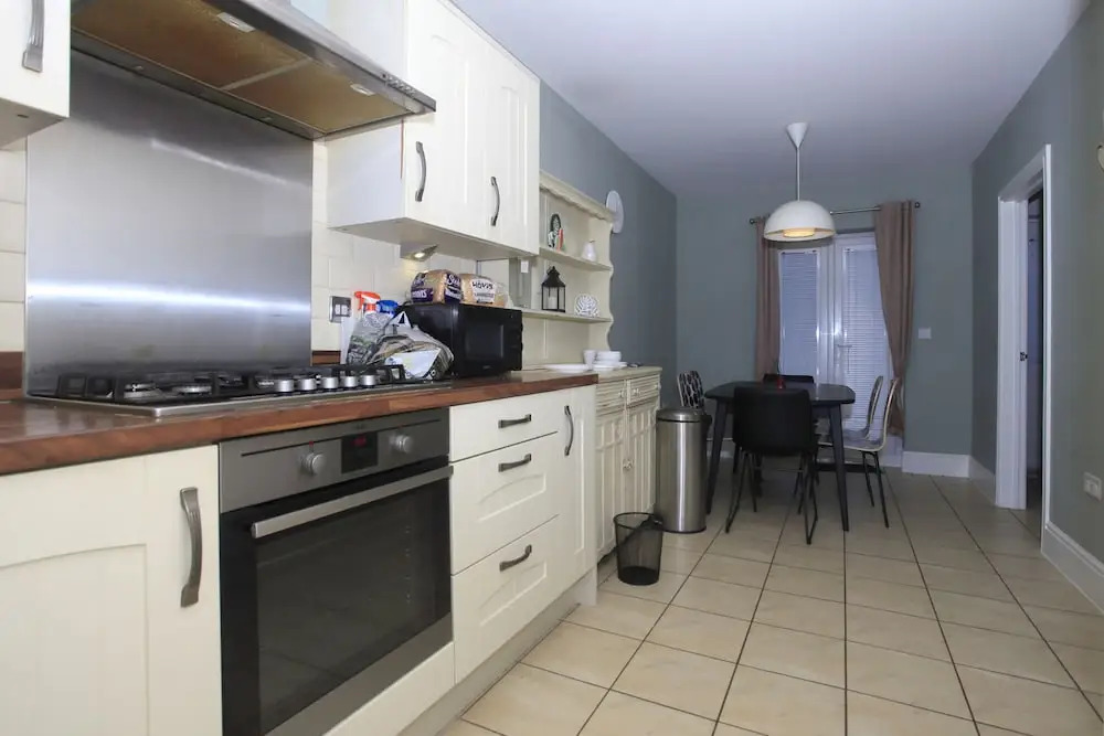 Beautiful 5 Bed Detached House - Sleeps 9