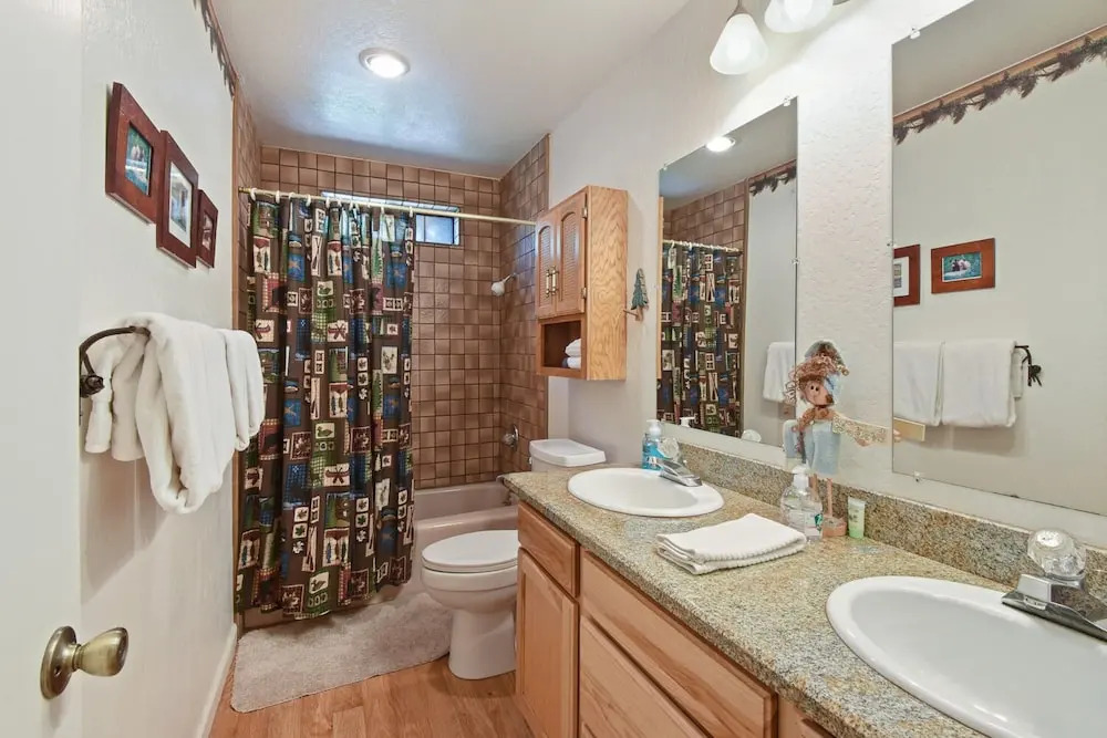 Homewood Creekside Cabin