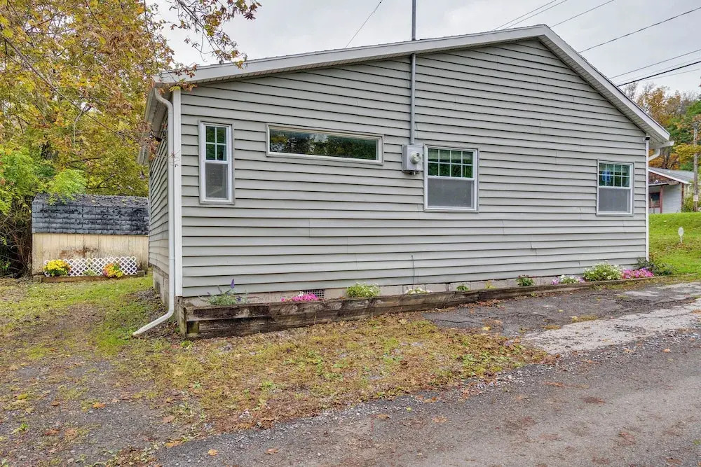Walk to Lake! Pet-friendly Cottage in Honeoye