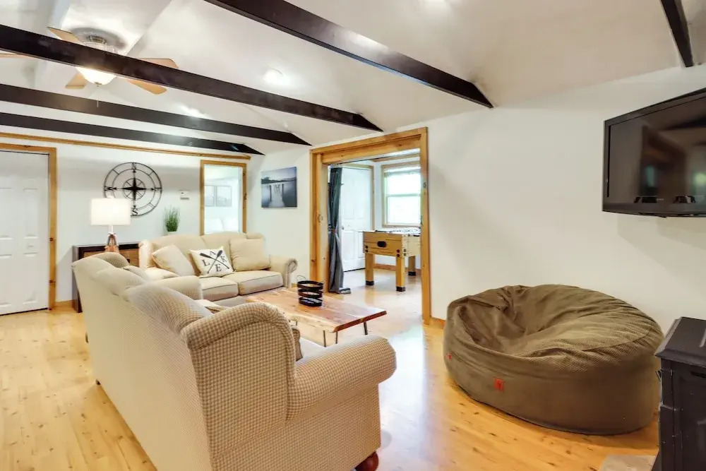 Walk to Beaches: Tree-lined Pocono Lake Retreat!