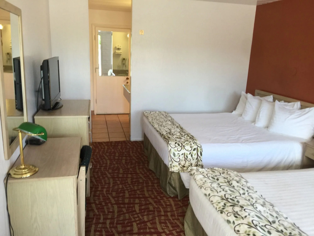 Royal Crest Motel