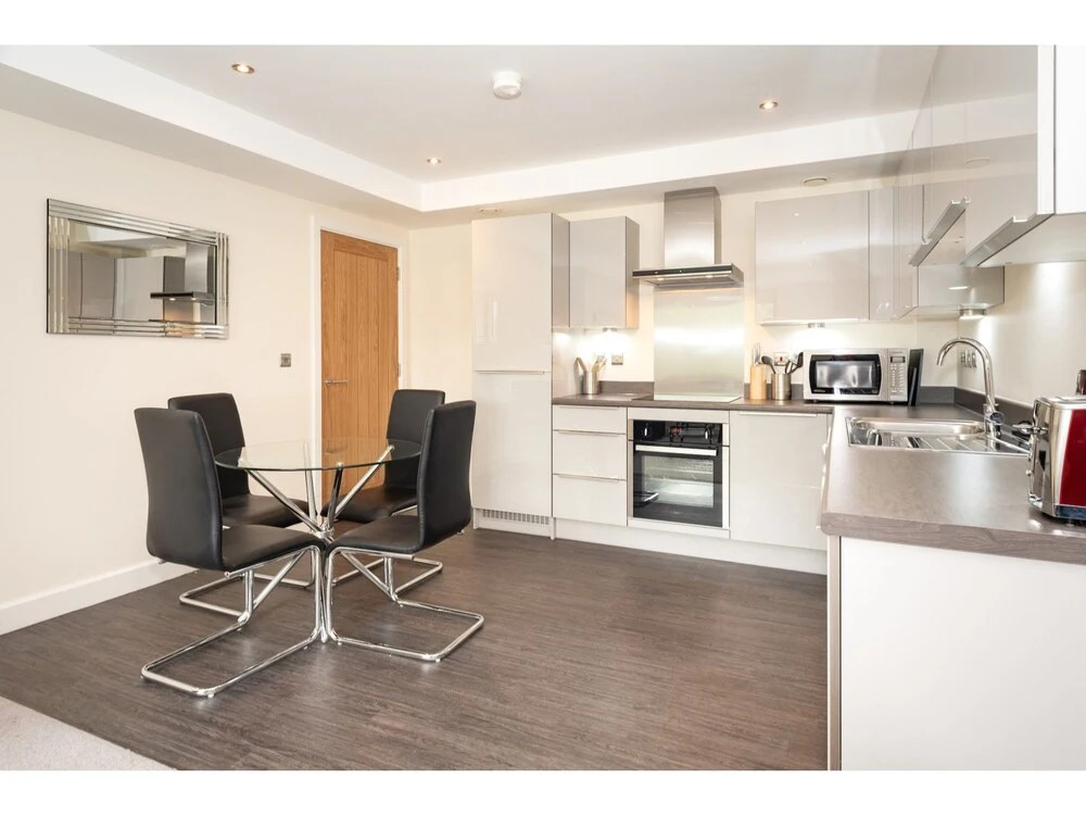 Luxury, Modern Apartment in York, Sleeps 4