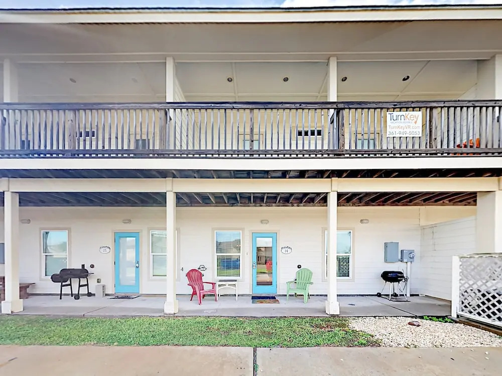 Walk To Beach 4br/3ba  - Port Aransas 4 Bedroom Townhouse
