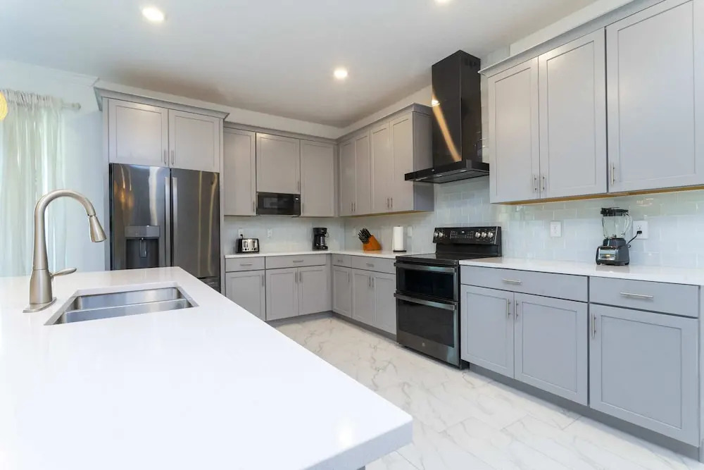 Gorgeous 8B 7BA Melbournbeach w Pool Dock Beach