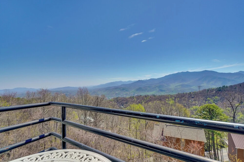 Studio ~ 3 Mi to Great Smoky Mountain Nat'l Park!