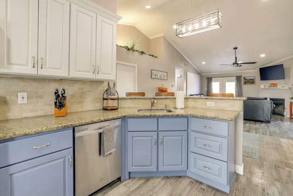 Private Pool & Hot Tub: Dog-friendly Live Oak Home