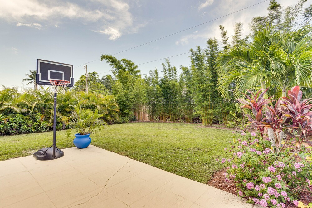 Port St Lucie Oasis w/ Heated Saltwater Pool!