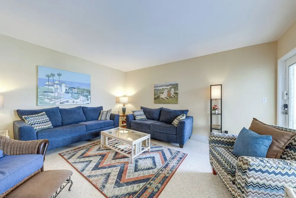 Ft Lauderdale Apt w/ Pool - 1 Mi to Beach Access!