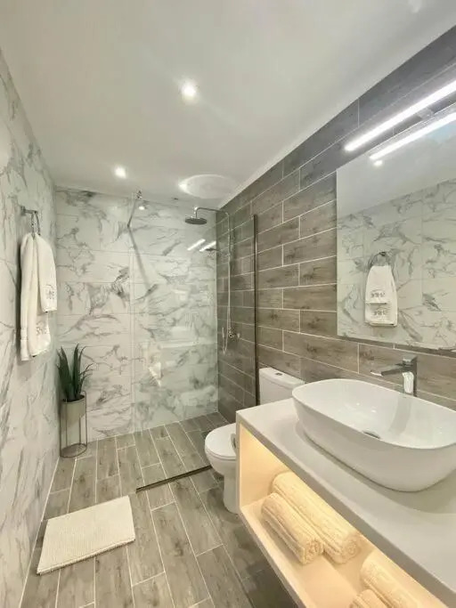 Elia Room & Garden II (new entry)
