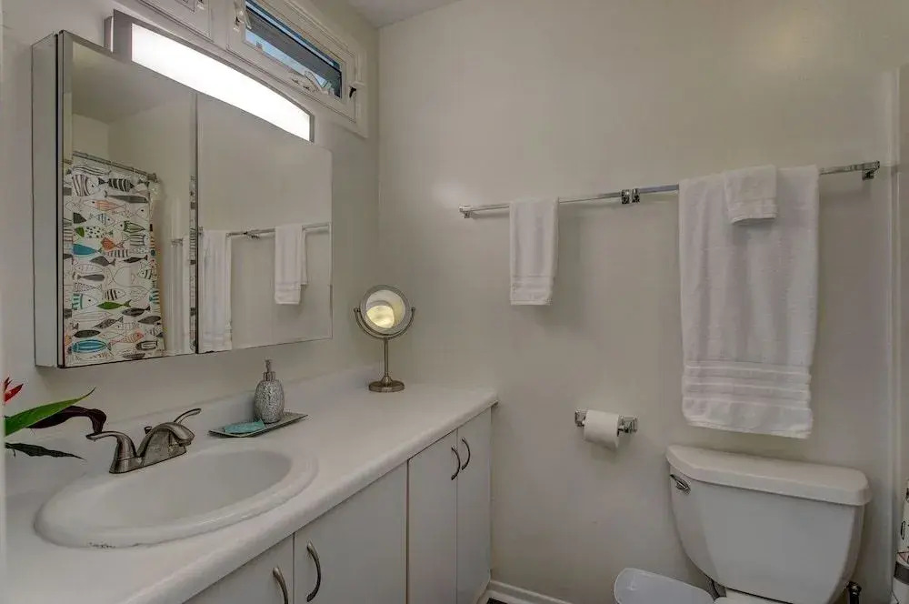 Hilo Hale Kaumana 3 Bedroom Home by RedAwning